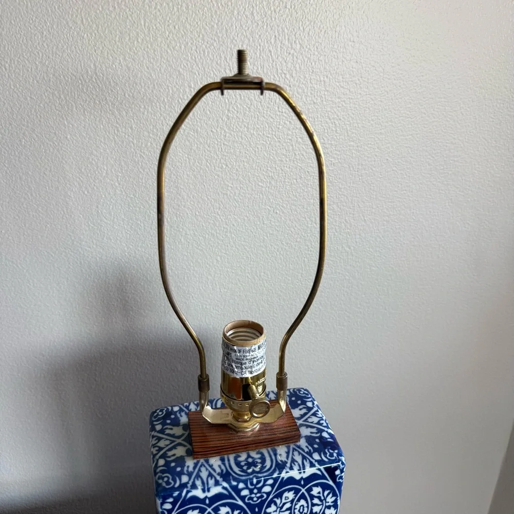 Ralph Lauren Blue White Hearts Porcelain Table Lamp w Round Shade - Picture 7 of 9